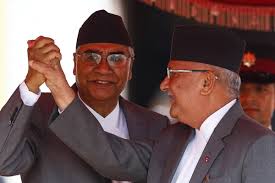 नेपाली कांग्रेसका सभापति शेरबहादुर देउवा प्रधानमन्त्री केपी ओलीको स्वास्थ्य अवस्था बुझ्न अस्पताल पुगे