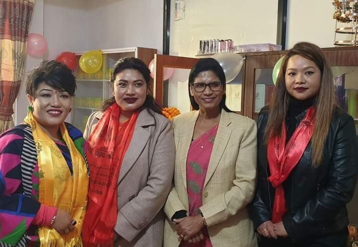 नेकपा नेतृ शान्ता चौधरीले खोलिन् ब्युटी पार्लर