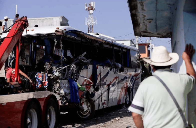 मेक्सिकोको बस दुर्घटनामा १५ जनाको मृत्यु